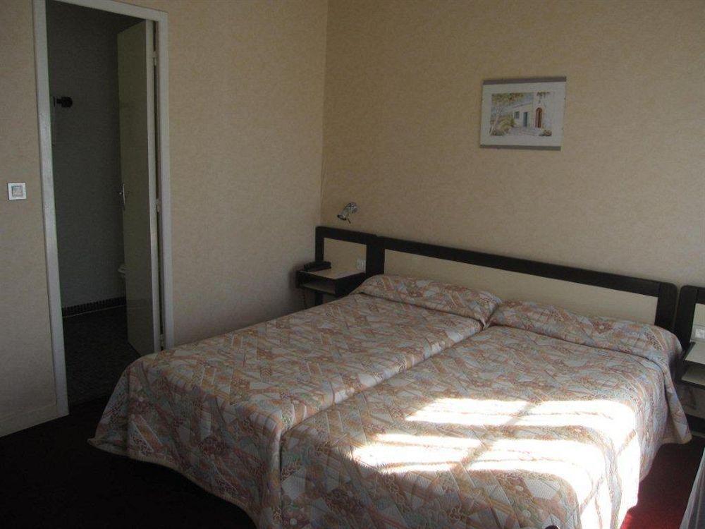 Hotel Des 3 Marchands Нант Екстериор снимка