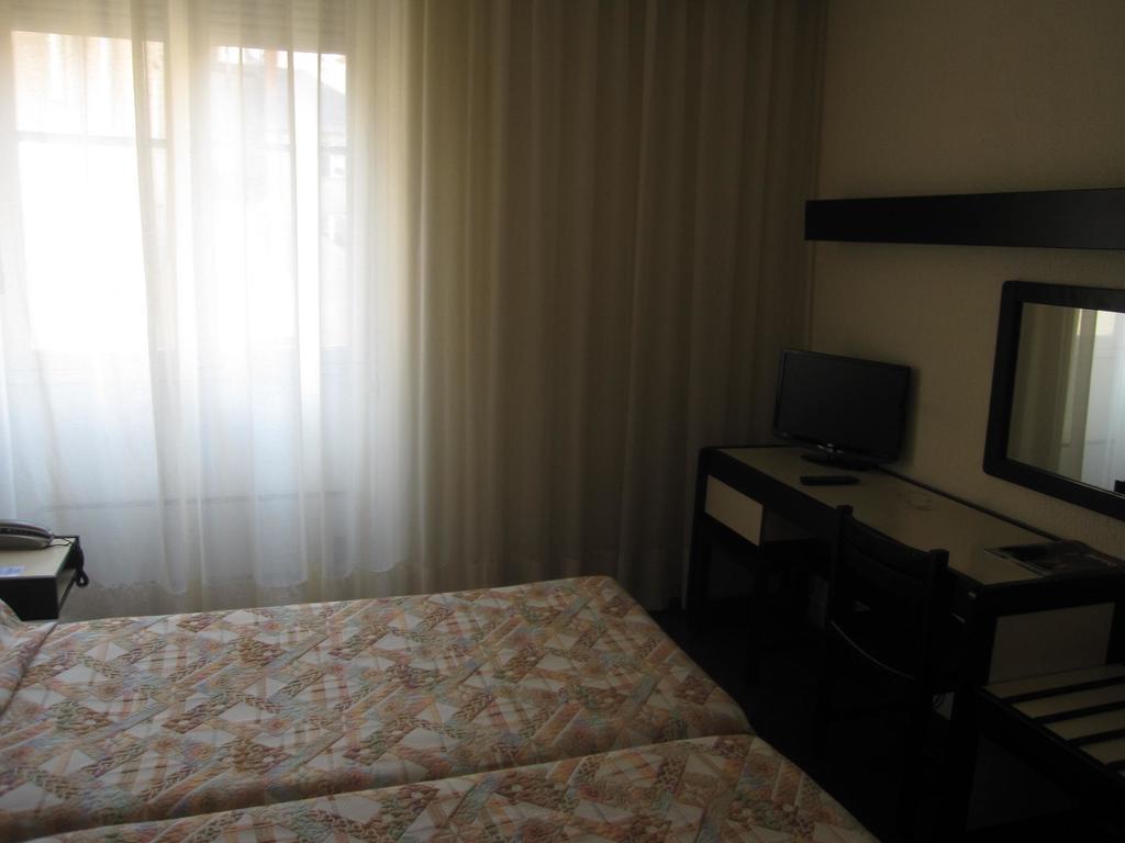 Hotel Des 3 Marchands Нант Екстериор снимка