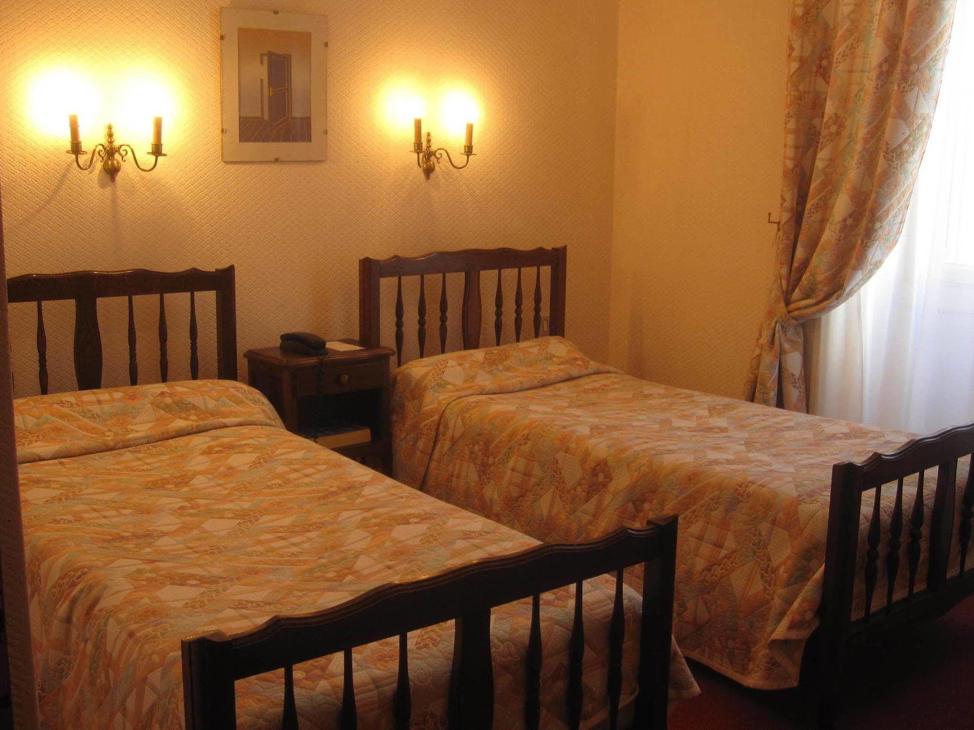 Hotel Des 3 Marchands Нант Екстериор снимка